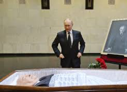 Funerali Gorbaciov, Putin non presenzierà. Ma ha già reso omaggio alla salma