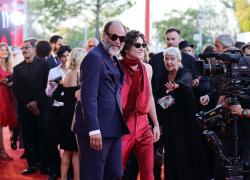 Venezia, Luca Guadagnino e Timothée Chalamet fanno tendenza alla mostra del Cinema 