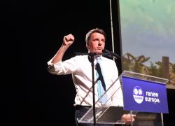 Elezioni, Renzi: "Mai nostro voto fiducia a governo Meloni. Chi vota Pd sta con Di Maio e Fratoianni"