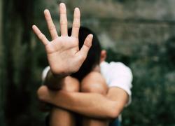 Benevento, professoressa in carcere per abusi su alunno dodicenne: malsano "rapporto di predilezione" degenerato in atti sessuali