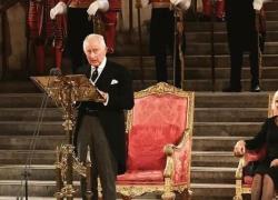 Re Carlo III, prima volta in Parlamento: "Sento il peso della storia". E cita Shakespeare