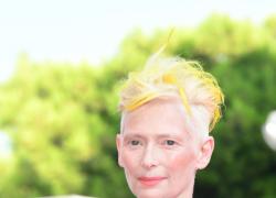 "The eternal girl" con Tilda Swinton sdoppiata in due ruoli: una donna affronta il fantasma della madre