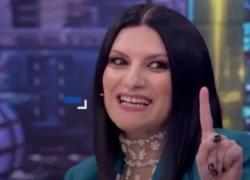 Laura Pausini non canta "Bella ciao" e si discosta dalle critiche: "No ad usi per propaganda politica"