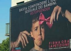 Novate Milanese, compare il cartello "#StopGender"; la sindaca: "È un cartello fuorilegge"