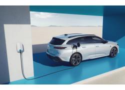 Le nuove Peugeot e-308 ed e-308 SW in versione 100% elettrica