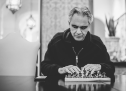 Andrea Bocelli, insieme a Catawiki per la prima asta globale a sostegno di "ABF Voices Of"  