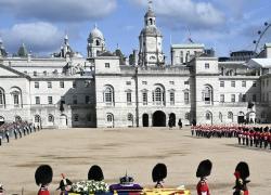 Funerale Regina Elisabetta II, la cerimonia a Londra: feretro arrivato a Windsor