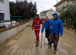 Maltempo Marche, trovato lo zainetto di Mattia: uno dei due dispersi