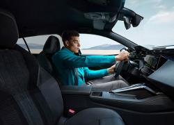 Interni in Alcantara per la nuova Peugeot 408