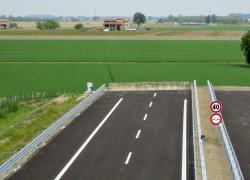 Sissa Trecasali (Parma), dove l’autostrada Tirreno-Brennero finisce in un campo