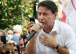 Ucraina, Conte sentenzia: "Basta armi a Kiev. Non se ne fanno nulla del carro blindato italiano"