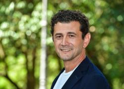 Chi è Vinicio Marchioni, moglie, figli, età, film, sordomuto, ristorante, fisico, vita privata