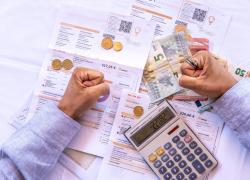 Gas, bolletta diventa mensile per 1 italiano su 7: Arera sgancia il prezzo da Amsterdam