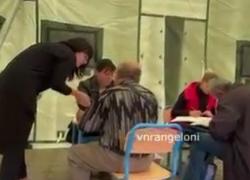Referendum Donbass, i cittadini smentiscono la stampa occidentale: "Nessuno ci obbliga a votare. Mariupol è russa e noi non vogliamo stare con Zelensky" - VIDEO