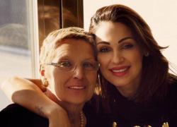 Anna Tatangelo, morta la mamma Palmira: lottava da tempo contro una brutta malattia