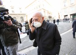 Obbligo mascherine, la Campania fa da se e ignora le regole nazionali: sì al dispositivo sui mezzi di trasporto 
