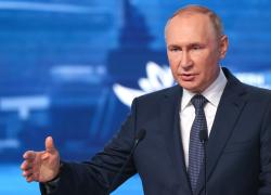 Russia, Putin contro la decadenza occidentale: "Genitore 1 e 2? Da pazzi"