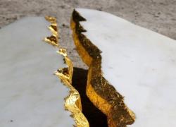 "Di pietre e di marmi", la mostra di Gioni David Parra:  le opere d'arte nell'area archeologica di San Donato a Genova