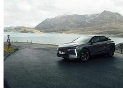 DS 4: più attraente e 62 Km di autonomia a zero emissioni per E-Tense 225