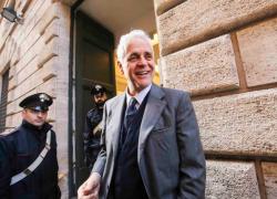Roberto Formigoni lascia i domiciliari e sale in cattedra: insegnerà italiano alle suore straniere