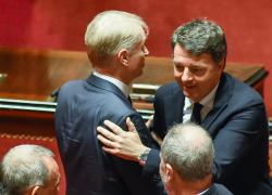 Governo Meloni, Renzi vuole la vigilanza Rai e pensa all'appoggio esterno:  Franceschini e Patuanelli puntano alla vicepresidenza del Senato