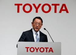 Auto elettriche, il presidente di Toyota, Toyoda: "Finalmente la gente sta aprendo gli occhi. Ci sono altri modi per abbattere CO2"