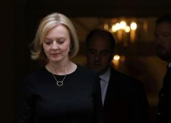 Uk, ministro Hunt: “Annulleremo piano fiscale di Truss”. Premier al capolinea? Pronti Sunak o Mordaunt