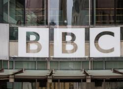 La BBC compie cento anni, ma sta per tagliare mille posti di lavoro