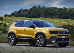 Presentata a Parigi la nuova Jeep Avenger, il primo SUV completamente elettrico 
