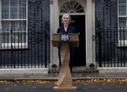 Regno Unito, Liz Truss si dimette da premier: è durata solo 44 giorni, battuto il record di Letta del 2013