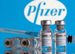 Vaccino Covid, procuratore generale Texas Ken Paxton fa causa a Pfizer: “Distorto e falsato informazioni su efficacia siero"
