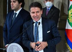 Consultazioni, la contraddizione di Conte (M5s): “Governo sia euratlantico ma non invii armi all’Ucraina”