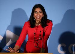 Uk, l’era Sunak inizia tra le polemiche: rinominata la dimissionaria Braverman agli Interni 