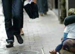 Napoli, bambini chiedono l’elemosina: scattano le denunce alle famiglie per sfruttamento 