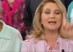 Memo Remigi palpeggia Jessica Morlacchi in diretta su Rai 1: Il VIDEO
