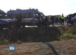 Rave party di Modena, avviate le operazione di sgombero: gli occupanti escono, disposto il sequestro del capannone