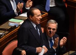 Ucraina, Berlusconi propone il piano di pace: "Niente più armi, sì ai miliardi per la ricostruzione: così Zelensky tratta"