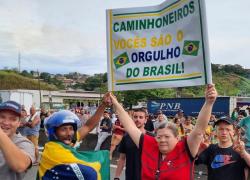 Brasile, popolazione di destra in rivolta dopo elezioni: camionisti bloccano le strade in sostegno a Bolsonaro