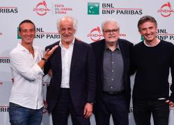 "La Stranezza", il film pirandelliano di Roberto Andò trionfa al cinema con un trio inaspettato: Servillo, Ficarra e Picone