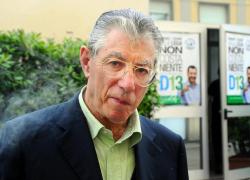 Regionali Lombardia, Bossi e gli "scissionisti" della Lega sosterranno Fontana. Il Senatur: "Salvini? Un bambino"