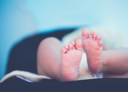 Nata prematura a 28 settimane "con un tumore di 600 grammi, era stata operata nell'utero materno 14 giorni prima"
