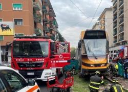 Milano, morto 14enne in bici: investito alle 8 dal tram 16 in via Tito Livio mentre andava a scuola. Sala: "Proclamato lutto cittadino"