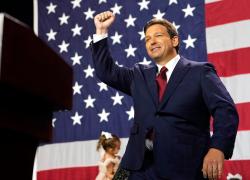 Midterm Usa, il repubblicano DeSantis si conferma in Florida e si prepara a sfidare Trump alle primarie 