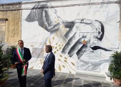 E-Distribuzione, a Procida cinque cabine elettriche trasformate dallo street artist NEVE