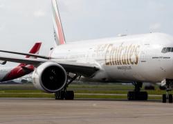 Boeing 777 Emirates, torna in Grecia dalla Sardegna per pericolo "passeggero sospetto": allarme rientrato
