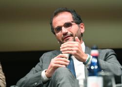 Covid, il sottosegretario alla salute Gemmato: “Non abbiamo le prove per dire che senza vaccini sarebbe andata peggio"
