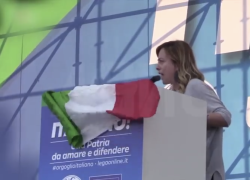 "Io sono Giorgia", il tormentone di MEM & J sulla leader di FdI sul tema "genitore 1 e 2". "È il gioco del pensiero unico" - VIDEO