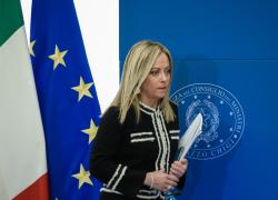 Sentenza Tribunale di Roma sul sì a Genitore 1 e 2, Governo: "Esaminiamo decisione ma problemi con esecuzione e identificazione"