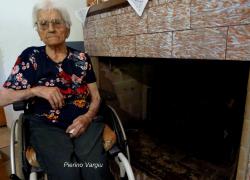 Covid, 100 euro di multa a donna di 100 anni perché non vaccinata, il figlio fa ricorso: "Mia madre non esce di casa da 4 anni"