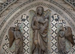 Duomo di Firenze, terminato il restauro  a colori della Porta dei Cornacchini
